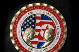 Đồng tiền xu kỷ niệm Hội nghị thượng đỉnh Mỹ-Triều tại Washington DC., ngày 21/5. (Nguồn: AFP/TTXVN)