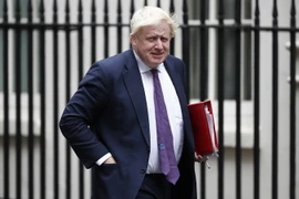 Ngoại trưởng Anh Boris Johnson tới cuộc họp nội các ở London ngày 5/9. (Nguồn: AFP/TTXVN)