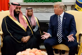 Tổng thống Donald Trump gặp Thái tử Saudi Arabia Mohammed bin Salman tại Phòng Bầu dục của Nhà Trắng. (Nguồn: AP) 