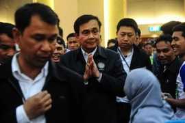 Thủ tướng Prayuth Chan-Ocha (giữa) thăm tỉnh Narathiwat, miền Nam Thái Lan ngày 25/7. (Nguồn: AFP/TTXVN)