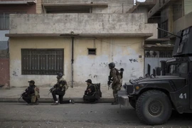 Lực lượng đặc nhiệm Iraq tham gia chiến dịch chống IS ở Mosul ngày 16/10. (Nguồn: AP/TTXVN)