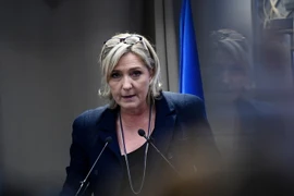 Bà Marine Le Pen phát biểu tại một cuộc họp ở Paris ngày 9/12/2016. (Nguồn: AFP/TTXVN)