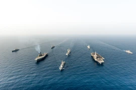 Tàu chiến Ấn Độ và Pháp tại cuộc tập trận chung mang tên “Varuna.” (Nguồn: ambafrance-in.org)