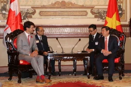Chủ tịch Ủy ban Nhân dân Thành phố Hồ Chí Minh Nguyễn Thành Phong tiếp Thủ tướng Canada Justin Trudeau đang có chuyến thăm và làm việc tại Việt Nam. (Ảnh: Thanh Vũ/TTXVN)