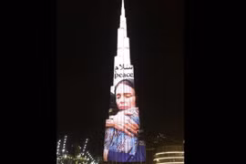 Hình ảnh của Thủ tướng New Zealand Jacinda Ardern bao phủ tòa nhà Burj Khalifa. (Nguồn: stuff.co.nz) 