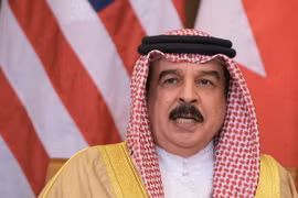 Quốc vương Bahrain Hamad bin Isa Al-Khalifa kêu gọi tiếp tục cô lập Qatar. (Nguồn: AFP/TTXVN)