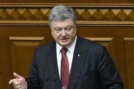 Tổng thống Ukraine Petro Poroshenko hoan nghênh lô hàng than đá đầu tiên đến Ukraine từ Mỹ. (Nguồn: AFP/TTXVN) 