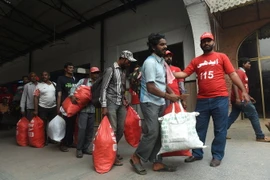 Ngư dân Ấn Độ được trả tự do sau khi bị bắt giữ do đánh bắt cá trái phép tại Lahore, Pakistan ngày 30/10/2017. (Nguồn: AFP/TTXVN)