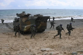 Hải quân Hàn Quốc tham gia cuộc tập trận đổ bộ chung với lính thủy đánh bộ Mỹ tại Pohang, Hàn Quốc ngày 2/4/2018. (Nguồn: AFP/TTXVN)