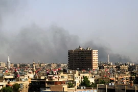 Khói bốc lên sau một cuộc không kích nhằm vào một vị trí IS tại Damascus, Syria ngày 20/5. (Nguồn: THX/TTXVN)