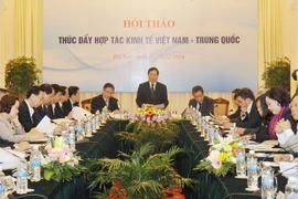 Ông Phạm Bình Minh, Ủy viên Bộ chính trị, Phó Thủ tướng, Bộ trưởng Ngoại giao, Chủ tịch Ủy ban chỉ đạo hợp tác song phương Việt Nam-Trung Quốc đến dự và phát biểu tại Hội thảo 'Thúc đẩy hợp tác kinh tế Việt Nam-Trung Quốc.' (Ảnh: Nguyễn Khang/TTXVN)