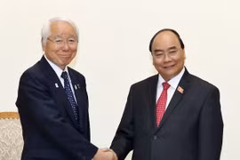 Thủ tướng Nguyễn Xuân Phúc tiếp ông Ido Toshizo, Thống đốc tỉnh Hyogo (Nhật Bản). (Ảnh: Thống Nhất/TTXVN) 