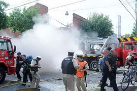 Thời điểm bức tường bị đổ. (Nguồn: Clarín) 