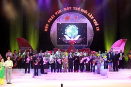 Tôn vinh người khuyết tật và trẻ mồ côi có nghị lực vươn lên