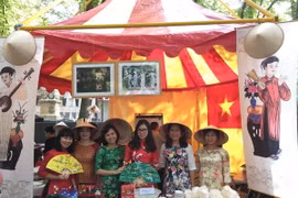 Gian hàng của Việt Nam tại Lễ hội các Sứ quán lần thứ 6. (Nguồn: TTXVN)