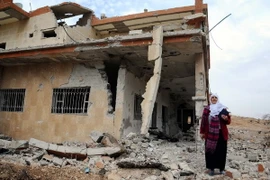 Căn nhà của người dân bị phá hủy do xung đột tại Đông Ghouta. (Nguồn: THX/TTXVN)