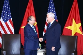 Thủ tướng Nguyễn Xuân Phúc gặp song phương Phó Tổng thống Mỹ Mike Pence. (Ảnh: Thống Nhất/TTXVN) 