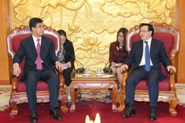 Ông Hoàng Bình Quân, Ủy viên Trung ương Đảng, Trưởng Ban Đối ngoại Trung ương tiếp đoàn đại biểu Trung ương Đoàn Thanh niên Cộng sản Trung Quốc. (Ảnh