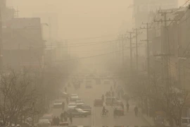 Khói mù ô nhiễm bao phủ bầu trời tại tỉnh Sơn Tây, Trung Quốc. (Nguồn: AFP/TTXVN)