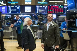 Giao dịch viên tại Sàn giao dịch chứng khoán New York, Mỹ. (Nguồn: THX/TTXVN) 