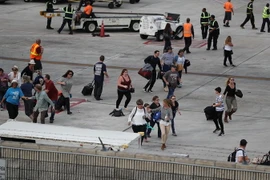 Cảnh hỗn loạn khi xảy ra vụ xả súng ở sân bay quốc tế Fort Lauderdale-Hollywood ngày 6/1. (Nguồn: AFP/TTXVN)