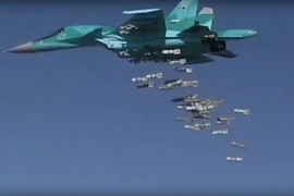 Máy bay Sukhoi Su-34 của Nga tại căn cứ không quân Hamedan, Iran, chuẩn bị tiến hành vụ không kích nhằm vào các mục tiêu IS tại Deir ez-Zor, Syria ngày 18/8/2016. (Nguồn: EPA/TTXVN)
