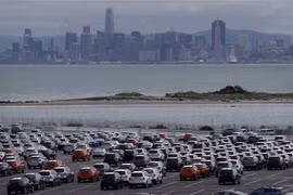 Ôtô mới tại kho bãi gần cảng Richmond, California, Mỹ, ngày 24/5/2018. (Nguồn: AFP/TTXVN) 