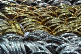 Đồ trang sức vàng được bày bán ở Jakarta, Indonesia. (Nguồn: AFP/TTXVN)