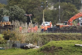 Một đường ống lọc dầu bị vỡ làm giảm 70% nguồn cung nhiên liệu cho các máy bay tại sân bay Auckland. (Nguồn: stuff.co.nz)