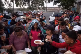 Người di cư từ các nước Trung Mỹ đổ về Tijuana gần biên giới giữa Mexico và Mỹ ngày 15/11. (Nguồn: AFP/TTXVN) 