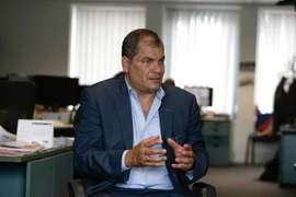 Cựu Tổng thống Ecuador Rafael Correa trả lời báo giới tại Brussels, Bỉ ngày 4/7/2018. (Nguồn: AFP/TTXVN) 