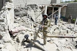 Binh sỹ Afghanistan trong chiến dịch truy quét các tay súng IS ở Khot, tỉnh Nangarhar ngày 1/8. (Nguồn: EPA/TTXVN)