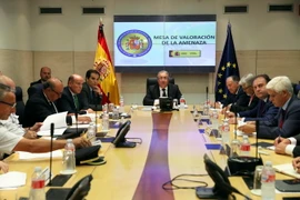 Cuộc họp do Bộ trưởng Nội vụ Juan Ignacio Zoido (trong ảnh- giữa) chủ trì. (Nguồn: EPA/TTXVN)