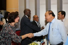 Thủ tướng Nguyên Xuân Phúc với các đại biểu. (Ảnh: Dương Giang/TTXVN)