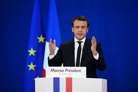 Ứng cử viên Emmanuel Macron phát biểu sau khi kết quả vòng một cuộc bầu cử Tổng thống Pháp được công bố ở Paris ngày 23/4. (Nguồn: AFP/TTXVN)