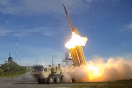 Tên lửa đánh chặn được phóng từ bệ phóng thuộc một bộ phận của hệ thống THAAD. (Ảnh: Reuters/TTXVN)