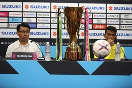 Huấn luyện viên đội Malaysia Tan Cheng Hoe trả lời tại một buổi họp báo. (Ảnh: Hoàng Linh/TTXVN) 