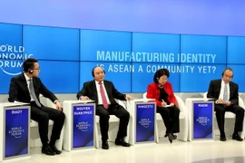 Thủ tướng Nguyễn Xuân Phúc dự và phát biểu tại phiên toàn thể với chủ đề 'Bản sắc ngành chế tạo: ASEAN đã trở thành một cộng đồng hay chưa?' (Ảnh: Thống Nhất/TTXVN)