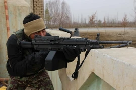 Lực lượng an ninh Afghanistan trong một chiến dịch chống khủng bố. (Nguồn: THX/TTXVN)