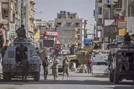 Cảnh sát Ai Cập gác tại El-Arish, Bắc Sinai. (Nguồn: AFP/TTXVN) 