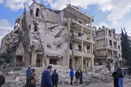 Hiện trường vụ đánh bom kép ở thành phố Idlib, miền Tây Bắc Syria ngày 18/2. (Nguồn: AFP/TTXVN) 
