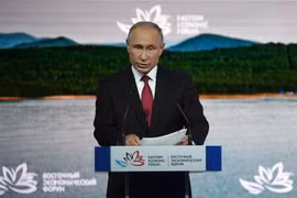 Tổng thống Nga Vladimir Putin phát biểu tại phiên họp toàn thể Diễn đàn Kinh tế phương Đông lần thứ 4 ở thành phố Vladivostok ngày 12/9. (Nguồn: AFP/TTXVN)