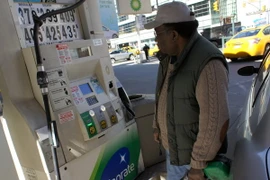 Trạm bán xăng ở New York. (Nguồn: THX/TTXVN)