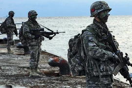 Hải quân Hàn Quốc tham gia cuộc tập trận tại quần đảo Dokdo ở vùng biển phía Đông mà Nhật Bản cũng tuyên bố chủ quyền và gọi là Takeshima, ngày 15/6/2017. (Nguồn: Yonhap/TTXVN)