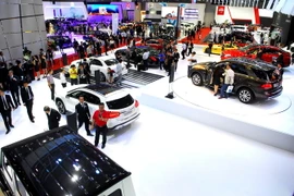 Các mẫu xe tại Triển lãm ôtô Việt Nam lần thứ 11 năm 2015. (Ảnh: Mạnh Linh/TTXVN)