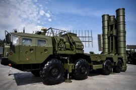 Hệ thống phòng thủ tên lửa S-400 trưng bày tại triển lãm quốc phòng ở ngoại ô Moskva ngày 22/8/2017. (Nguồn: AFP/TTXVN)