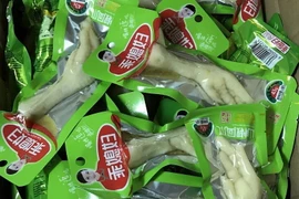 Số chân gà bị thu giữ. (Ảnh: Trung Nguyên/TTXVN)