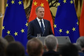 Chủ tịch Hội đồng châu Âu (EC) Donald Tusk phát biểu tại cuộc họp báo ở Bắc Kinh, Trung Quốc ngày 16/7. (Nguồn: AFP/TTXVN)