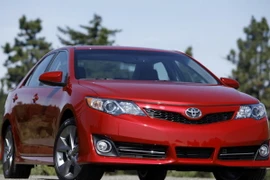 Toyota mang mẫu Camry đời 2015 cách tân đến New York