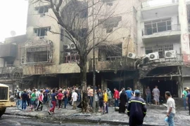 Một tòa nhà bị phá hủy sau vụ đánh bom ở Karada, Baghdad ngày 3/7. (Nguồn: THX/TTXVN)